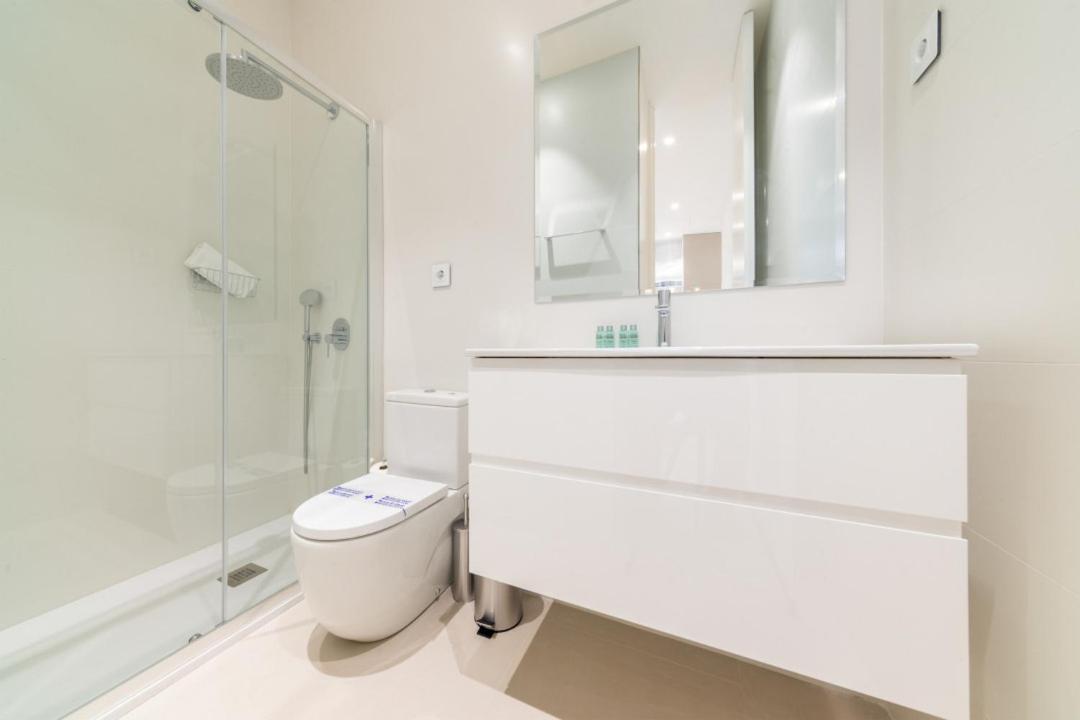 2 Bedrooms 2 Bathrooms Furnished - Delicias - Modern- Mintystay Madrid Kültér fotó